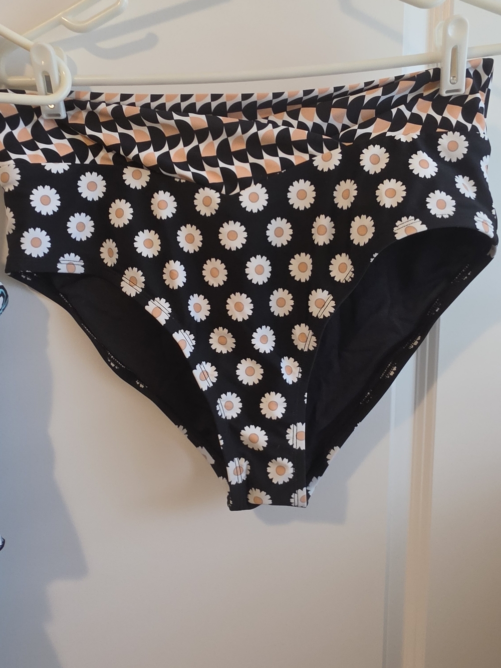 Womans Black Daisy Print High-Waist Swim Bottoms Size Large